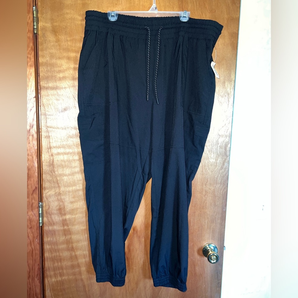 Old Navy Black Highwaisted Cargo Jogger Pants